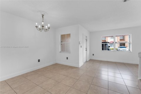 Купить таунхаус в Майами, Флорида 3 спальни, 121.52м2, № 1971197 - фото 4