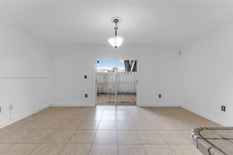 Купить таунхаус в Майами, Флорида 3 спальни, 121.52м2, № 1971197 - фото 9