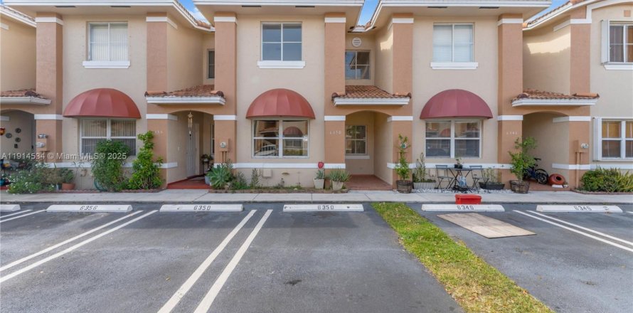 Таунхаус в Майами, Флорида 3 спальни, 121.52м2 № 1971197