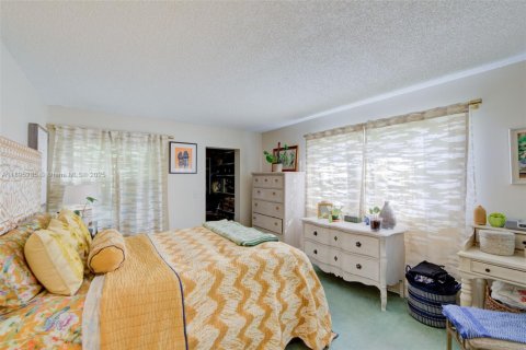Condo in Pembroke Pines, Florida, 2 bedrooms  № 1953256 - photo 17
