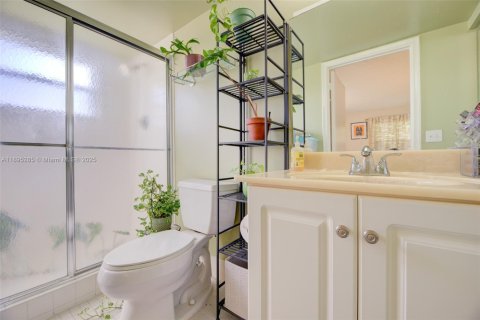 Condo in Pembroke Pines, Florida, 2 bedrooms  № 1953256 - photo 18