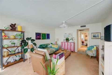 Condo in Pembroke Pines, Florida, 2 bedrooms  № 1953256 - photo 5