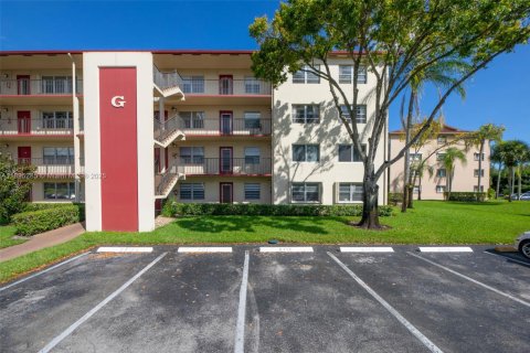 Condo in Pembroke Pines, Florida, 2 bedrooms  № 1953256 - photo 25