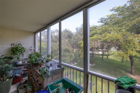 Condo in Pembroke Pines, Florida, 2 bedrooms  № 1953256 - photo 28