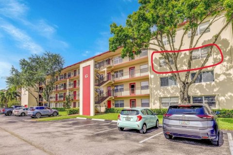 Condo in Pembroke Pines, Florida, 2 bedrooms  № 1953256 - photo 27
