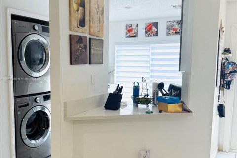 Townhouse in Miami, Florida 2 bedrooms, 108.7 sq.m. № 1882571 - photo 5