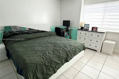 Townhouse in Miami, Florida 2 bedrooms, 108.7 sq.m. № 1882571 - photo 17
