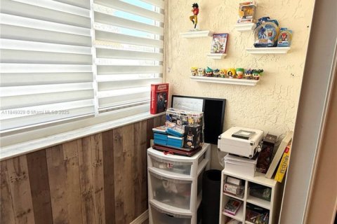 Townhouse in Miami, Florida 2 bedrooms, 108.7 sq.m. № 1882571 - photo 16