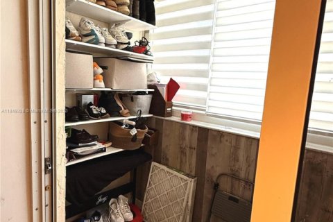 Townhouse in Miami, Florida 2 bedrooms, 108.7 sq.m. № 1882571 - photo 15