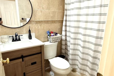Townhouse in Miami, Florida 2 bedrooms, 108.7 sq.m. № 1882571 - photo 13