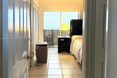Townhouse in Miami, Florida 2 bedrooms, 108.7 sq.m. № 1882571 - photo 11