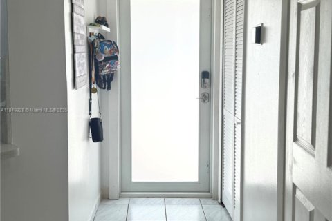 Townhouse in Miami, Florida 2 bedrooms, 108.7 sq.m. № 1882571 - photo 4