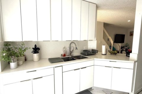 Townhouse in Miami, Florida 2 bedrooms, 108.7 sq.m. № 1882571 - photo 7