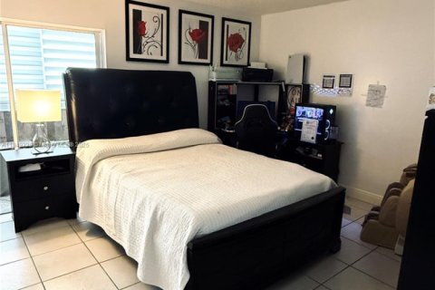 Townhouse in Miami, Florida 2 bedrooms, 108.7 sq.m. № 1882571 - photo 12