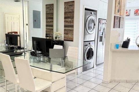 Townhouse in Miami, Florida 2 bedrooms, 108.7 sq.m. № 1882571 - photo 8