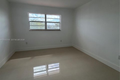 Touwnhouse à louer à Hialeah, Floride: 2 chambres, 83.61 m2 № 2184017 - photo 10