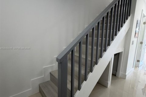 Touwnhouse à louer à Hialeah, Floride: 2 chambres, 83.61 m2 № 2184017 - photo 6