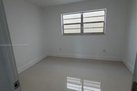 Touwnhouse à louer à Hialeah, Floride: 2 chambres, 83.61 m2 № 2184017 - photo 13