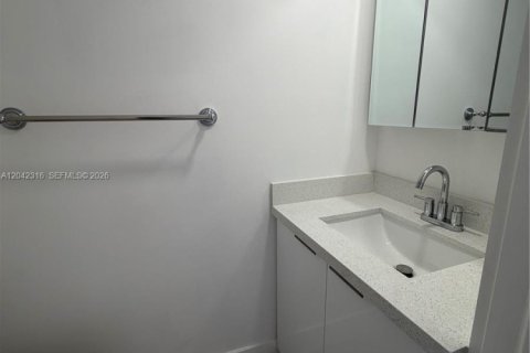 Touwnhouse à louer à Hialeah, Floride: 2 chambres, 83.61 m2 № 2184017 - photo 2