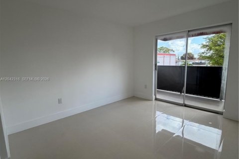 Touwnhouse à louer à Hialeah, Floride: 2 chambres, 83.61 m2 № 2184017 - photo 5