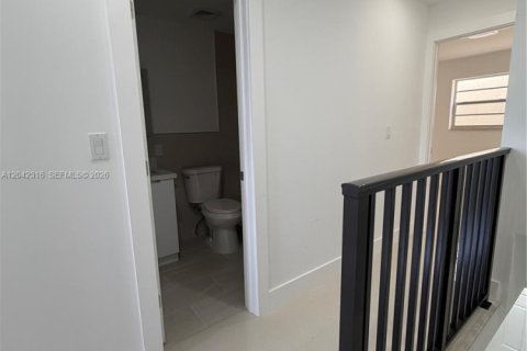 Touwnhouse à louer à Hialeah, Floride: 2 chambres, 83.61 m2 № 2184017 - photo 7