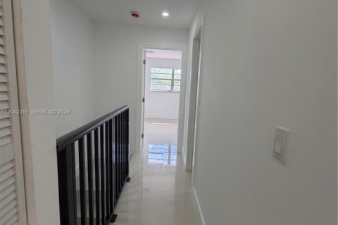 Touwnhouse à louer à Hialeah, Floride: 2 chambres, 83.61 m2 № 2184017 - photo 9