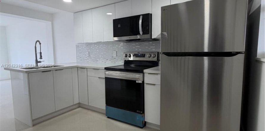 Touwnhouse à Hialeah, Floride 2 chambres, 83.61 m2 № 2184017