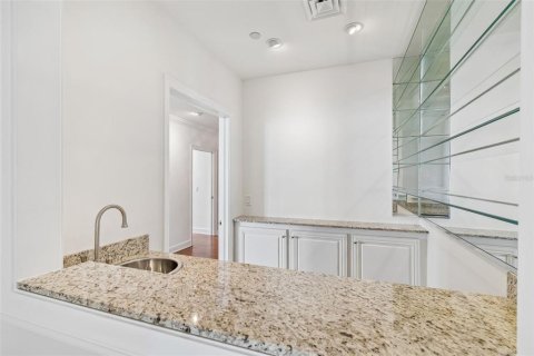 Condo in Tampa, Florida, 3 bedrooms № 2360829 - photo 12