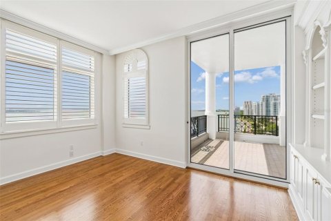 Condo in Tampa, Florida, 3 bedrooms № 2360829 - photo 27