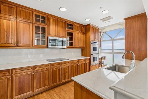 Condo in Tampa, Florida, 3 bedrooms № 2360829 - photo 17