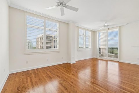 Condo in Tampa, Florida, 3 bedrooms № 2360829 - photo 30
