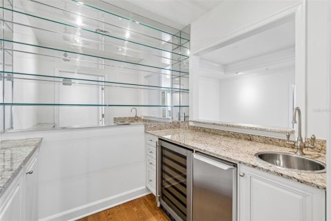 Condo in Tampa, Florida, 3 bedrooms № 2360829 - photo 11