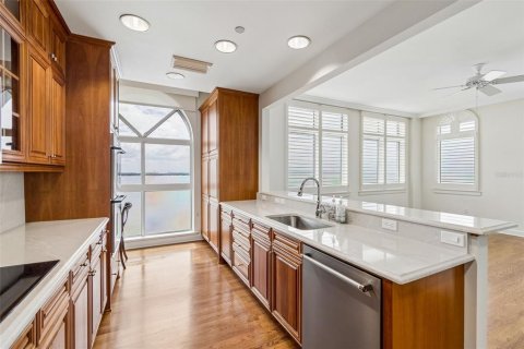 Condo in Tampa, Florida, 3 bedrooms № 2360829 - photo 20