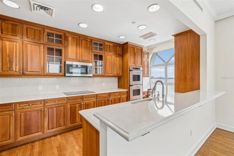 Condo in Tampa, Florida, 3 bedrooms № 2360829 - photo 19