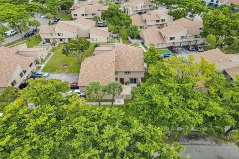 Townhouse in Lauderhill, Florida 2 bedrooms, 87.33 sq.m. № 1776476 - photo 1