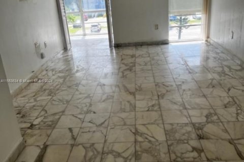 Condominio en venta en Sunny Isles Beach, Florida, 2 dormitorios, 71.26 m2 № 2076935 - foto 8