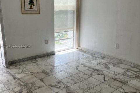 Condominio en venta en Sunny Isles Beach, Florida, 2 dormitorios, 71.26 m2 № 2076935 - foto 4