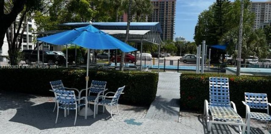 Condominio en Sunny Isles Beach, Florida, 2 dormitorios  № 2076935