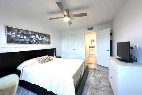 Condo in Sunrise, Florida, 1 bedroom  № 1863661 - photo 5