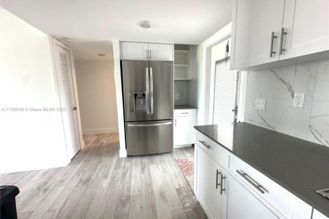 Condo in Sunrise, Florida, 1 bedroom  № 1863661 - photo 27