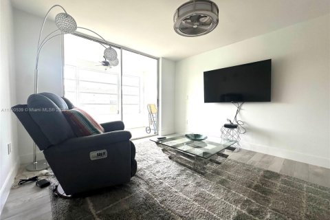 Condo in Sunrise, Florida, 1 bedroom  № 1863661 - photo 20