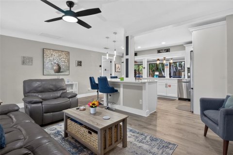 Casa en venta en Saint Petersburg, Florida, 3 dormitorios, 139.35 m2 № 2207677 - foto 11