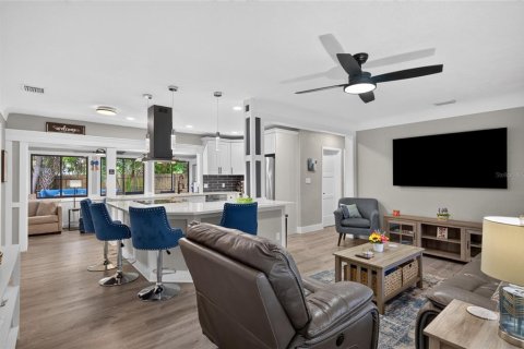 Casa en venta en Saint Petersburg, Florida, 3 dormitorios, 139.35 m2 № 2207677 - foto 2