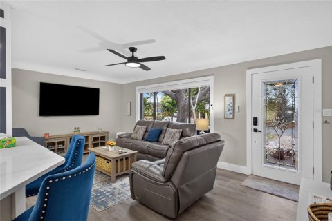 Casa en venta en Saint Petersburg, Florida, 3 dormitorios, 139.35 m2 № 2207677 - foto 6
