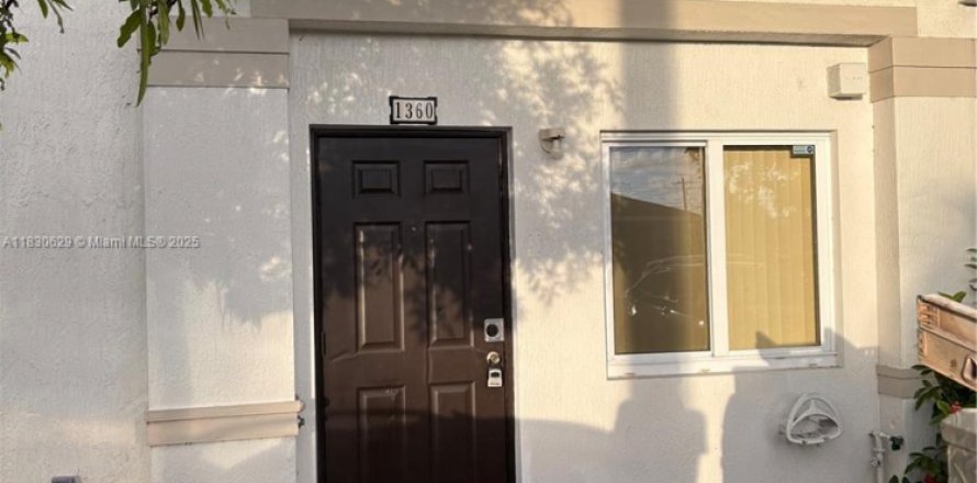 Touwnhouse à Hialeah, Floride 3 chambres, 148.64 m2 № 1806213