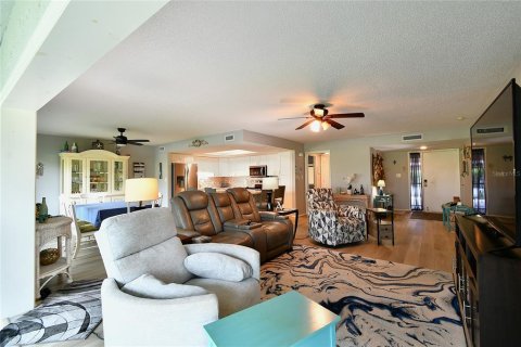 Condo in Punta Gorda, Florida, 2 bedrooms  № 1831720 - photo 13