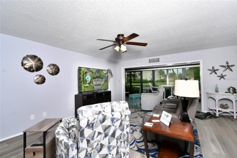 Condo in Punta Gorda, Florida, 2 bedrooms  № 1831720 - photo 11