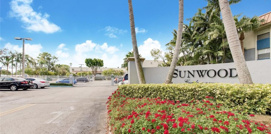 Condominio en Miami, Florida, 2 dormitorios № 1982577