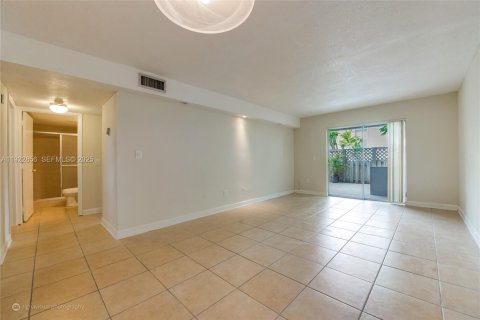 Condominio en venta en Miami, Florida, 2 dormitorios, 89.19 m2 № 1982577 - foto 3