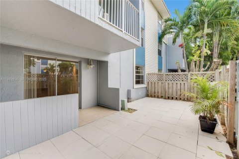 Condominio en venta en Miami, Florida, 2 dormitorios, 89.19 m2 № 1982577 - foto 10